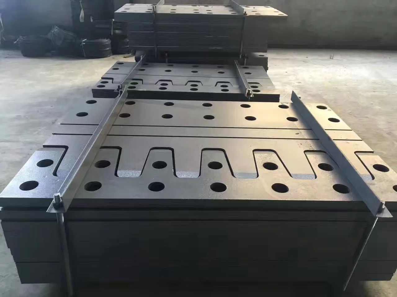 Steel plate finger type expansion joints for bridges