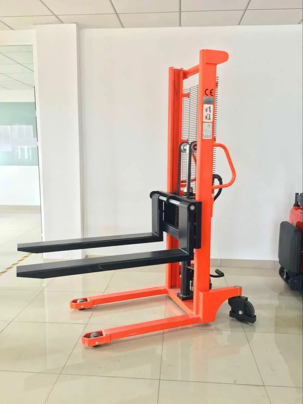 0.5t/1t/1.5t/2t Hand Pallet Stacker Price 1.2m-3m Manual Lift Fork With