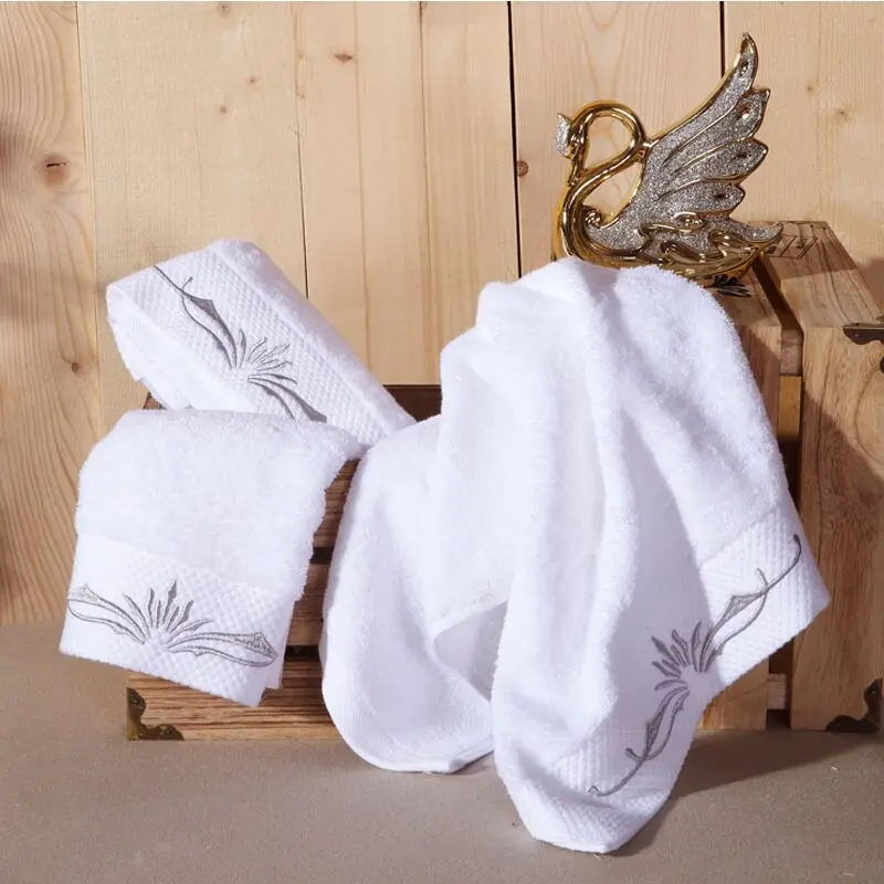 Luxury Hotel Towels Set Embroidered Balfour Towels - China Bath Towel and  Towels price