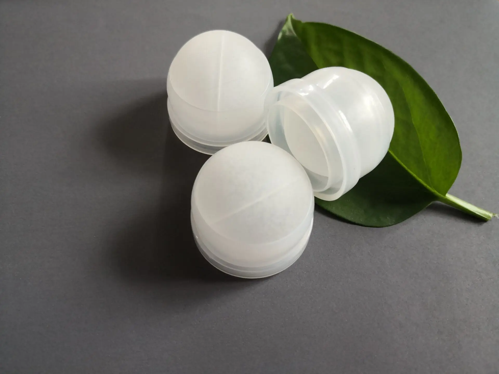 1 Inch Plastic Hollow Ball Deodorant Roll On Ball For Deodorant