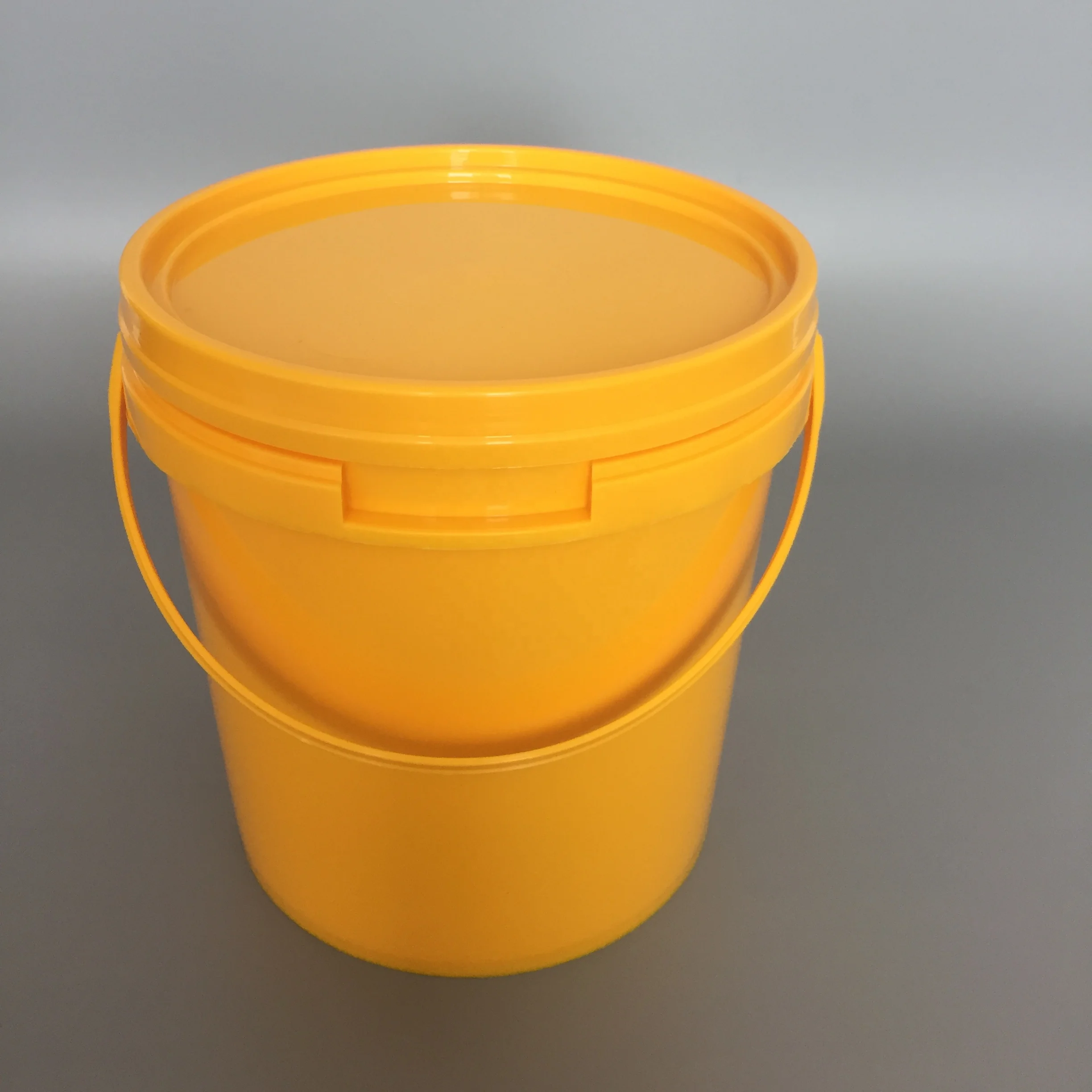 Ёмкость для сбора медицинских отходов класса б 150 литроа. Ведро с крышкой (желтый). Ведро пластиковое желтое. Ведро пластиковое с крышкой желтое.