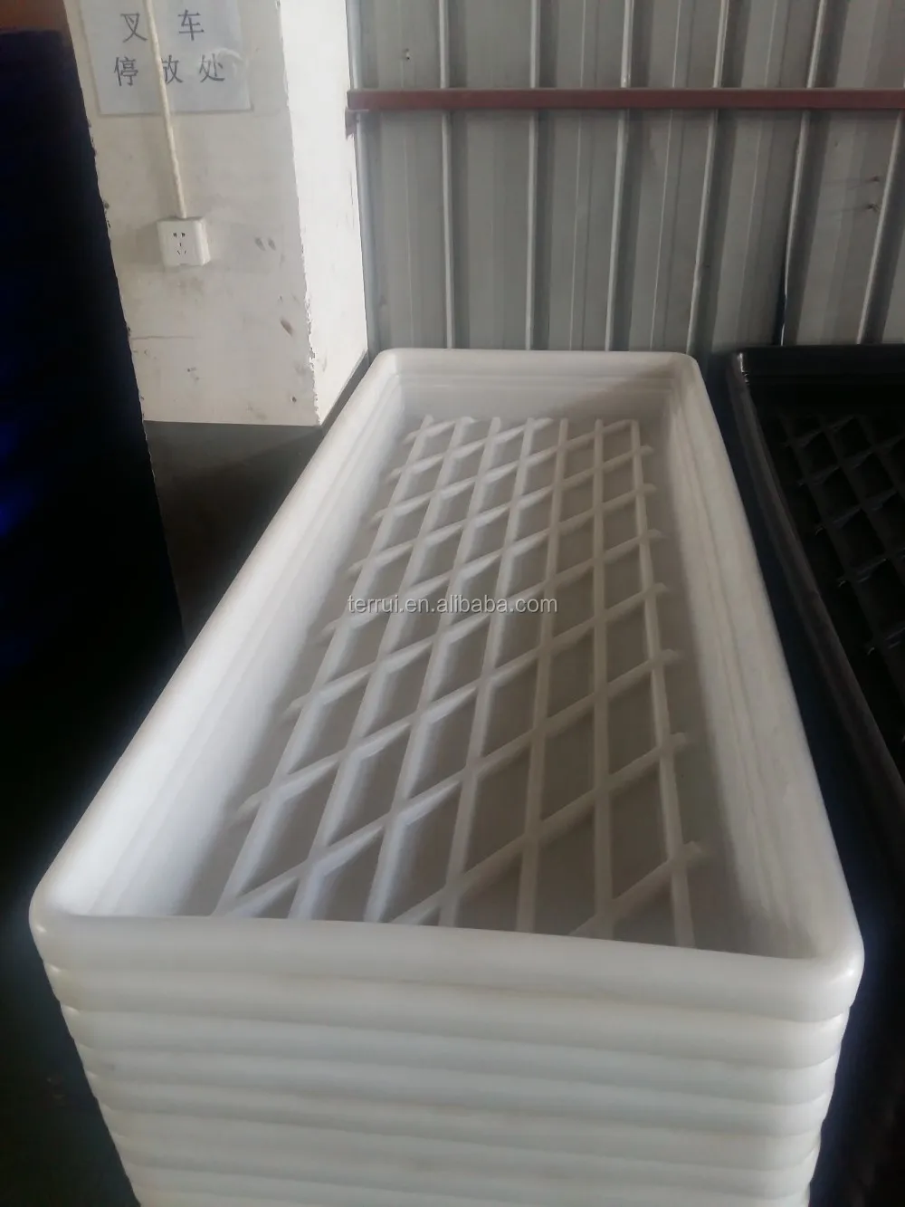 
Cow Footbaths/dairy containers 
