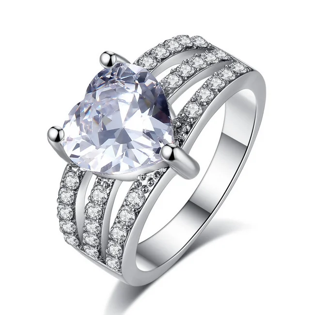 

Heart-shaped zircon three rows zircon ring, N/a