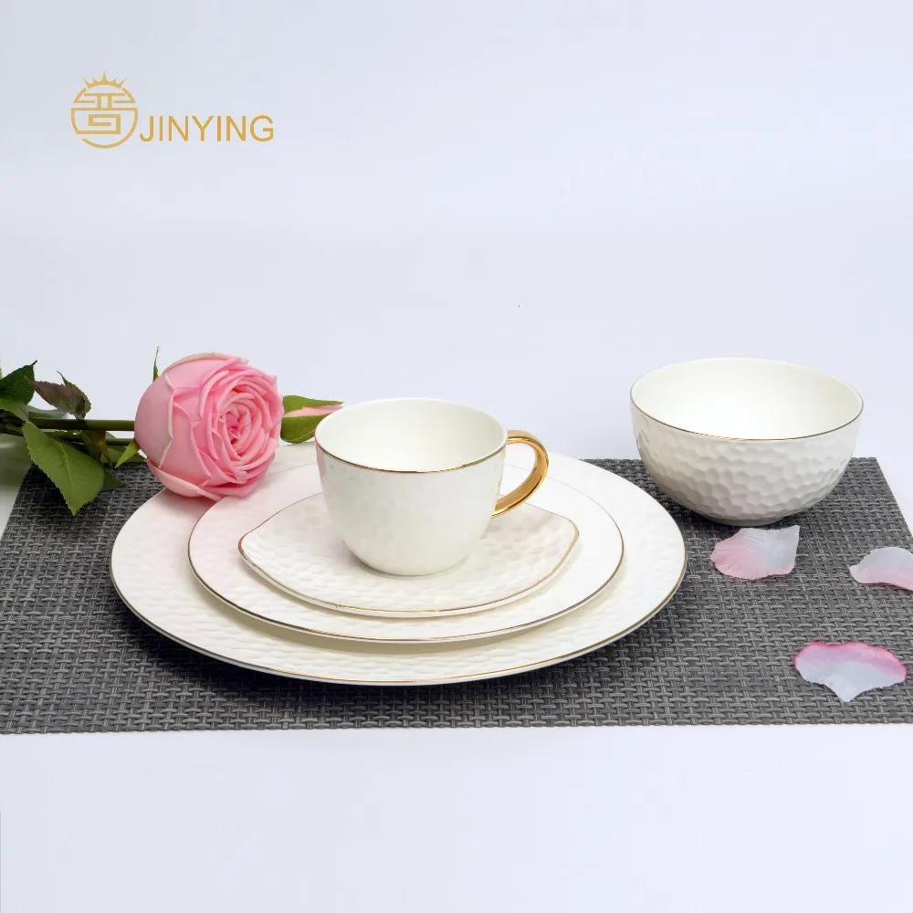 China Wholesale Golden Dinnerware Set Fine Bone China Gold Dinner Set