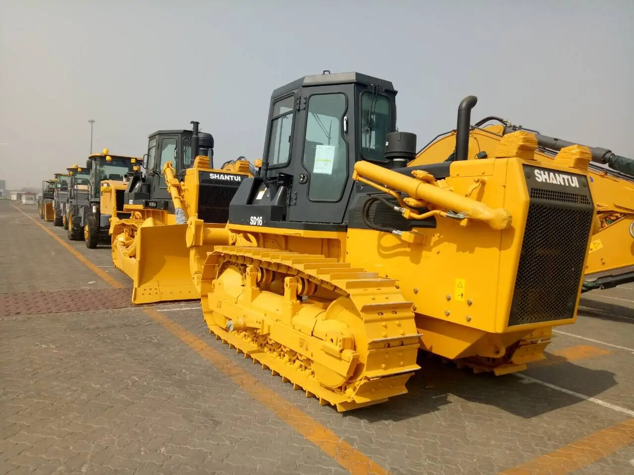 Mini Bulldozer Price 4 5m3 Shantui Sd16 sd16f Small Bulldozer For Sale 