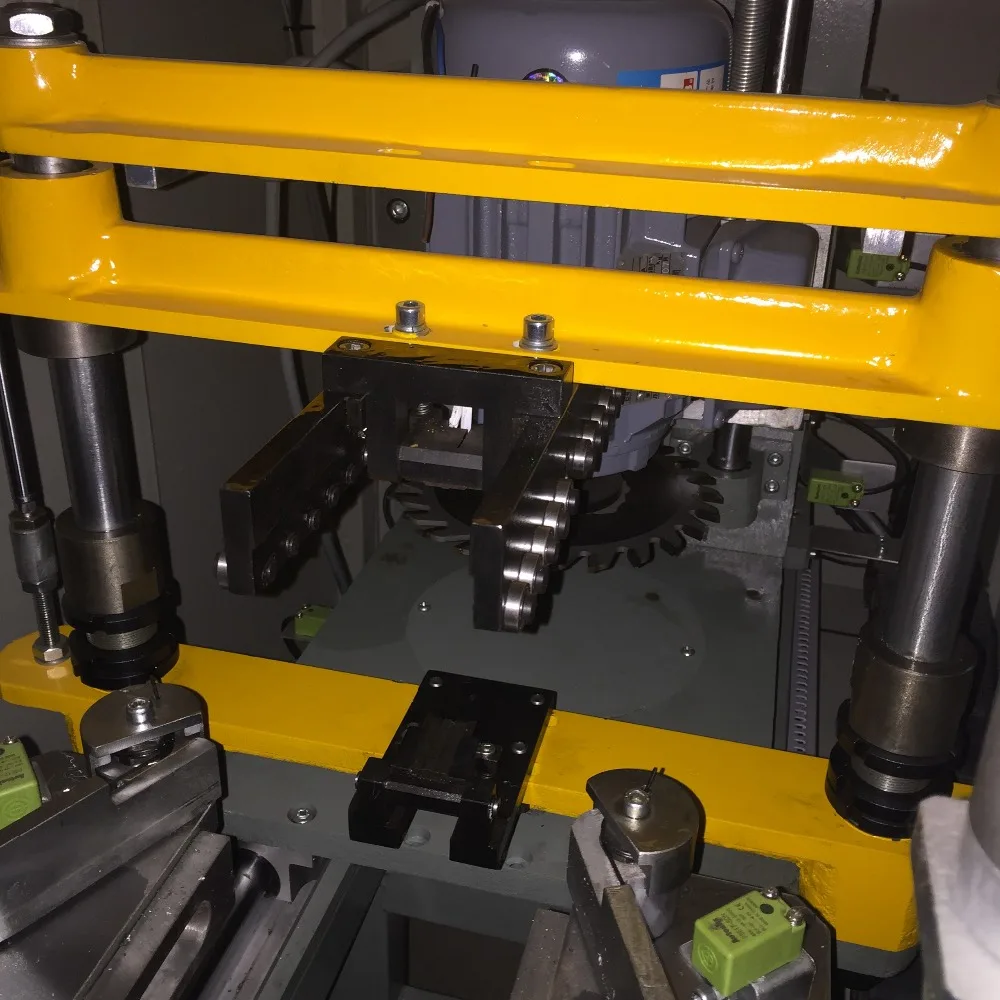 
UPVC window making machine CNC corner cleaning machine 