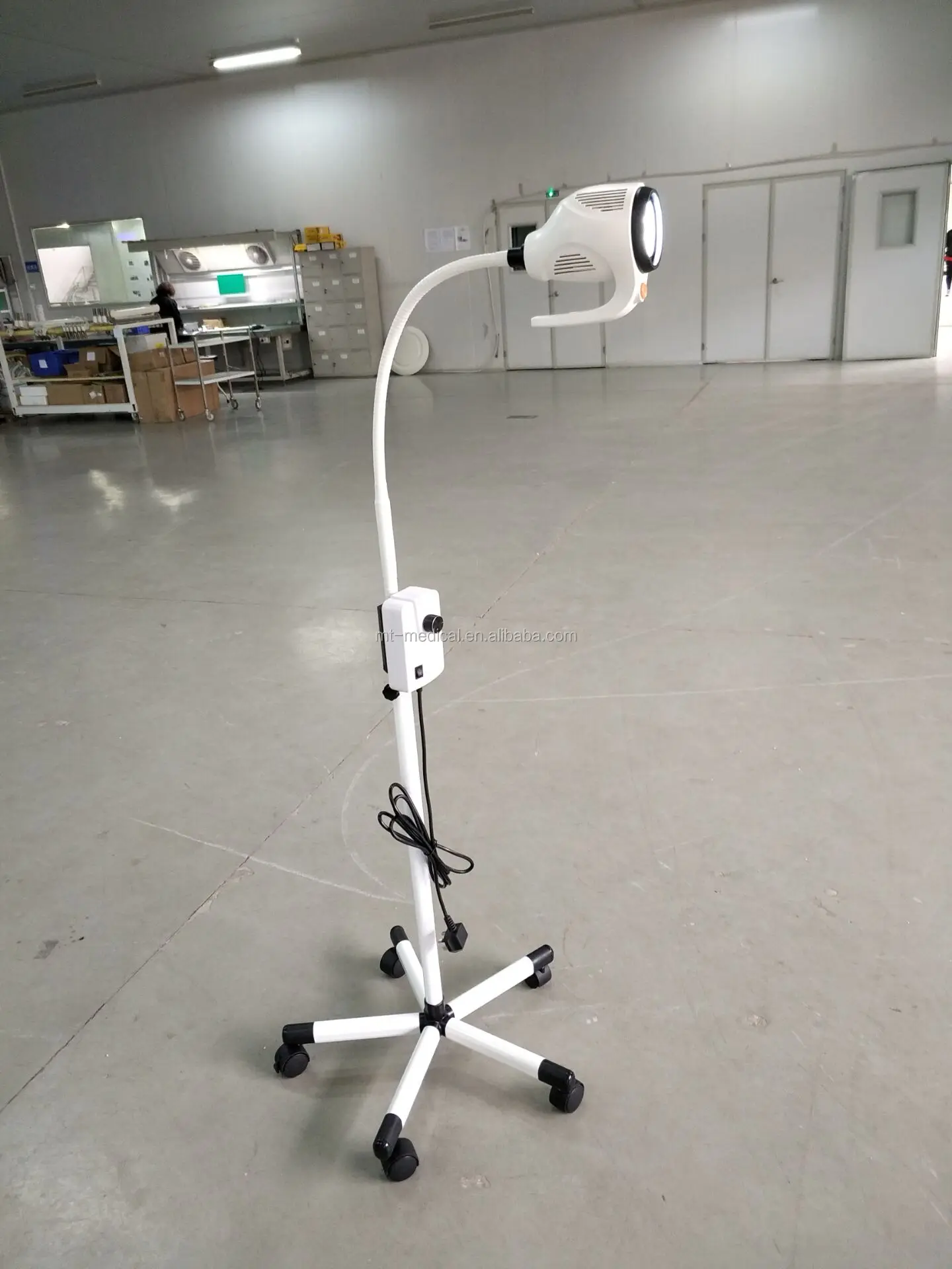 Mobile led exam light with height adjustable from China Manufacturer