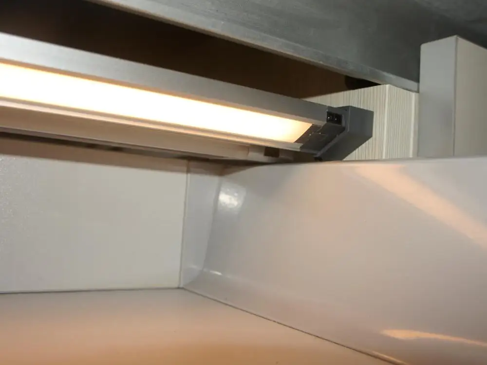 Automatic drawer lights