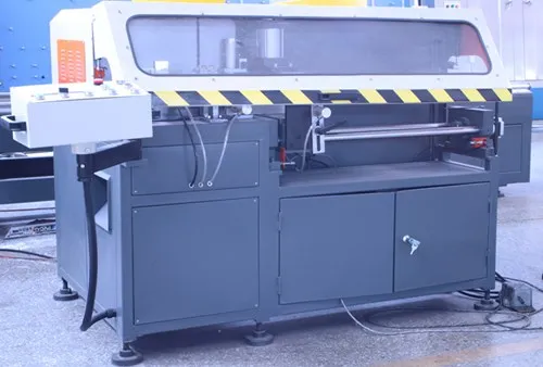 Corner connector automatic cutting saw.jpg