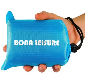 Wholesale Portable mini waterproof outdoor target beach pocket picnic blanket