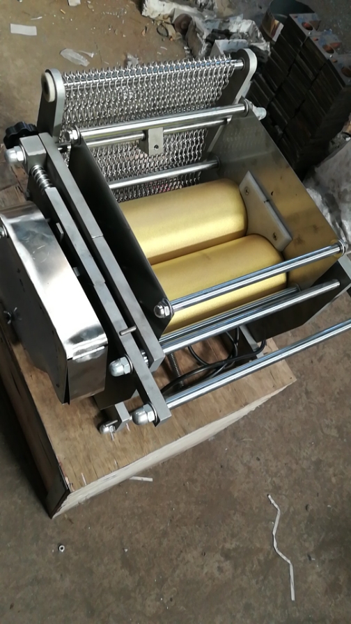 Small Manual Compact Corn Tortilla Roller Press Dough Machine For