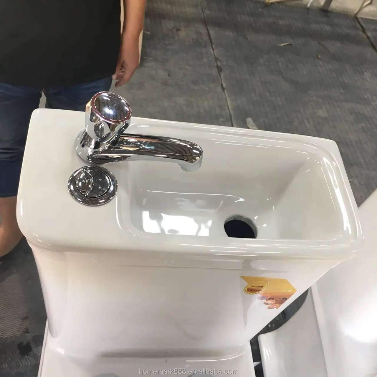 Фаянсовый угловой рукомойник Neptune