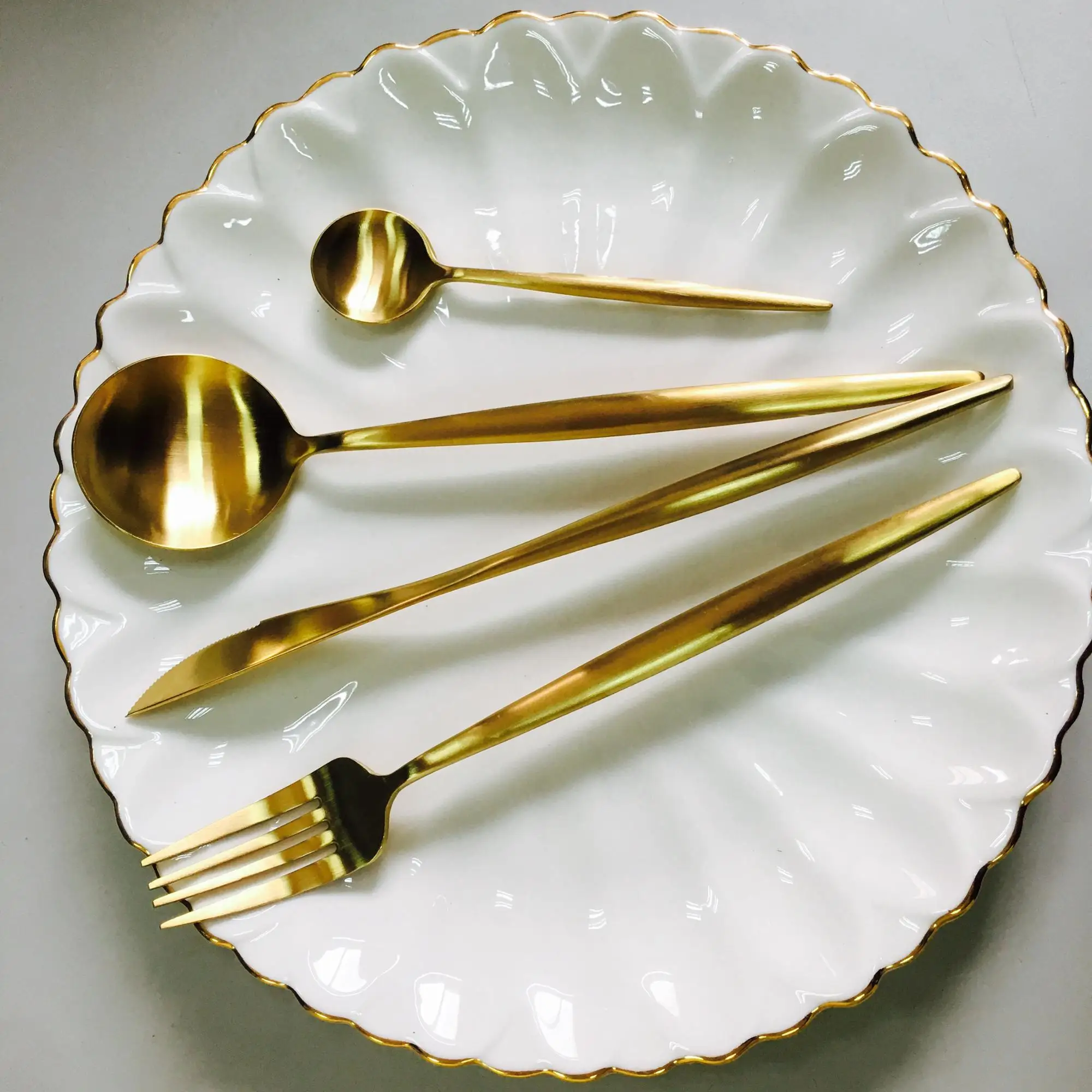 2019 新设计热卖标志定制镜面抛光镀金金色不锈钢 304 18/10 餐具餐具