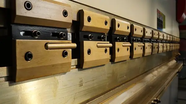 Used Small Wc67K Cnc Electric 200Ton Press Brake For Sale