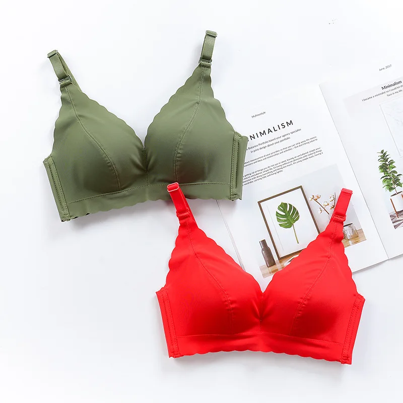 Bras Gathered And Gathered In A Breathable,Glossy,Seamless Lingerie Set ...