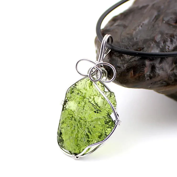 

Natural Moldavite green aerolites crystal stone pendant energy apotropaic free rope Necklace Health From Czech Healing Reiki