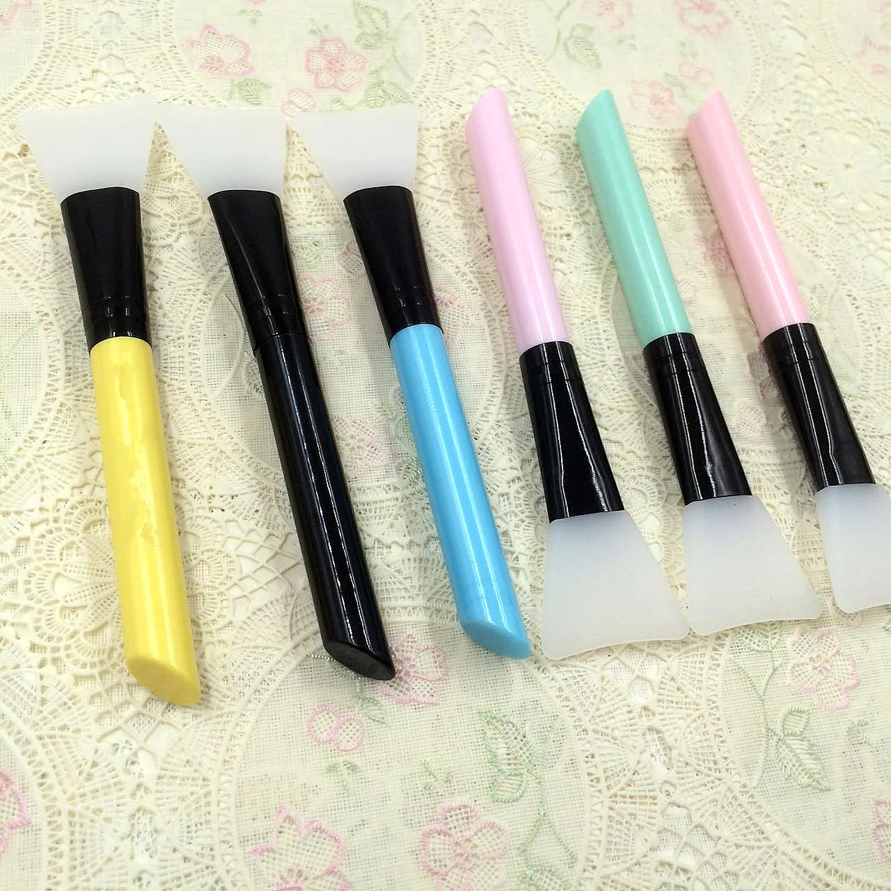 Soft Face Applicator Colorful Silicone Mask Applicator Brush Custom Plastic Handle Flat Tip