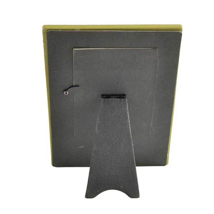 4681131696_943550391