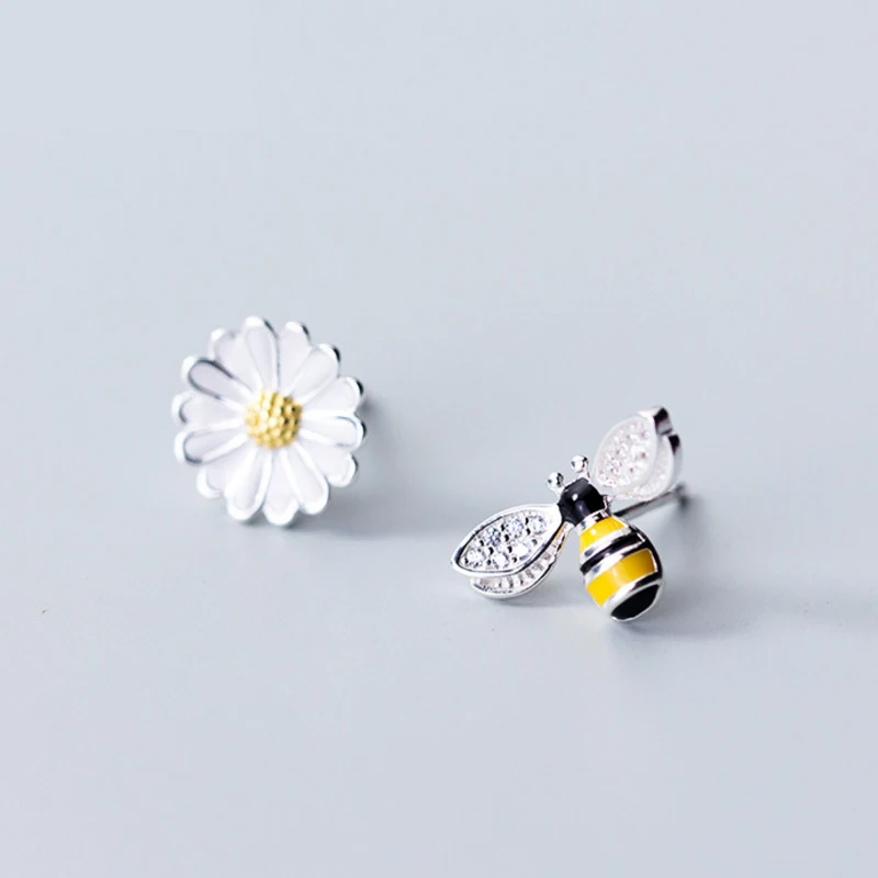 

Korea New Design S925 Sterling Silver Simple Fashion Cute Bee Flower Stud Earring Jewelry for Women