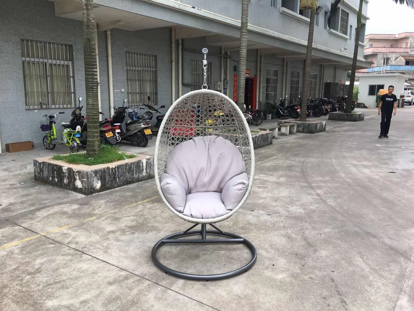 China Herstellung Garten Wicker Hangenden Egg Chair Billigen