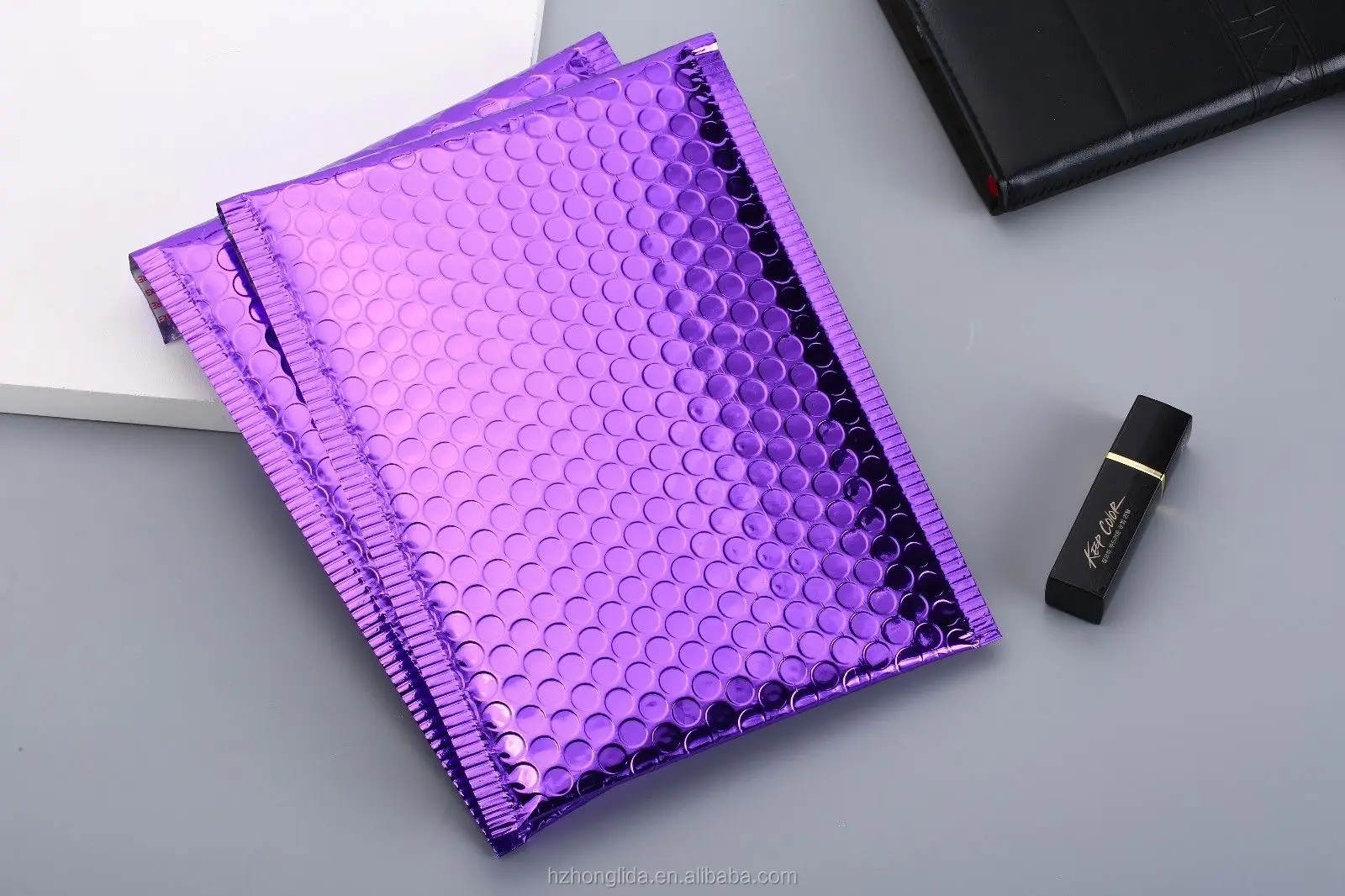 100 Padded Bubble Mailers 8.5x12" | Glamour Pink Metallic Exterior Self Sealing Envelopes