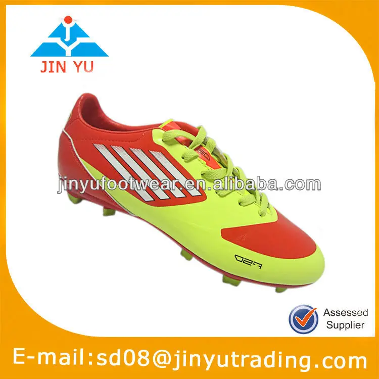 Latest spike soccer shoe