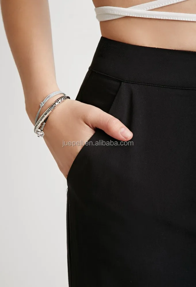 
Classic Palazzo Pants with slanted front pockets and an invisible side zipper <span style=