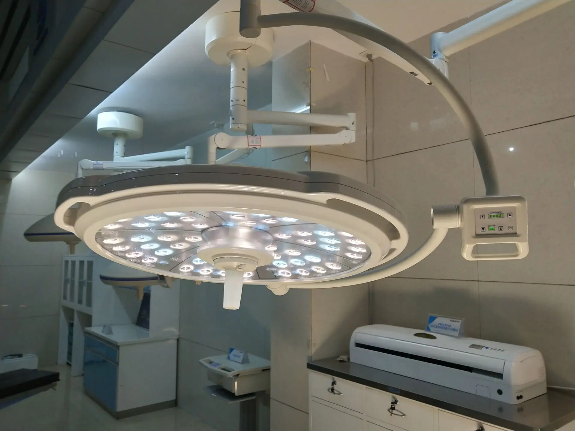 Single head shadowless led surgical operating light ceiling lamp