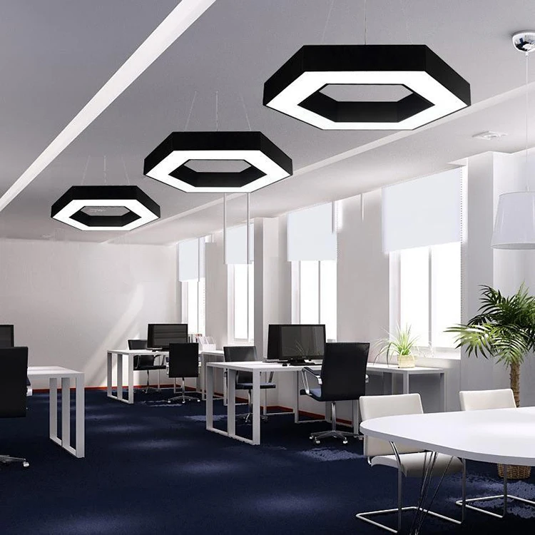 светильники для общественных зданий. естественное освещение зданий. потолочное освещение в офисе. подвесной потолок в общественных зданиях. светильники для грильято 600х600.