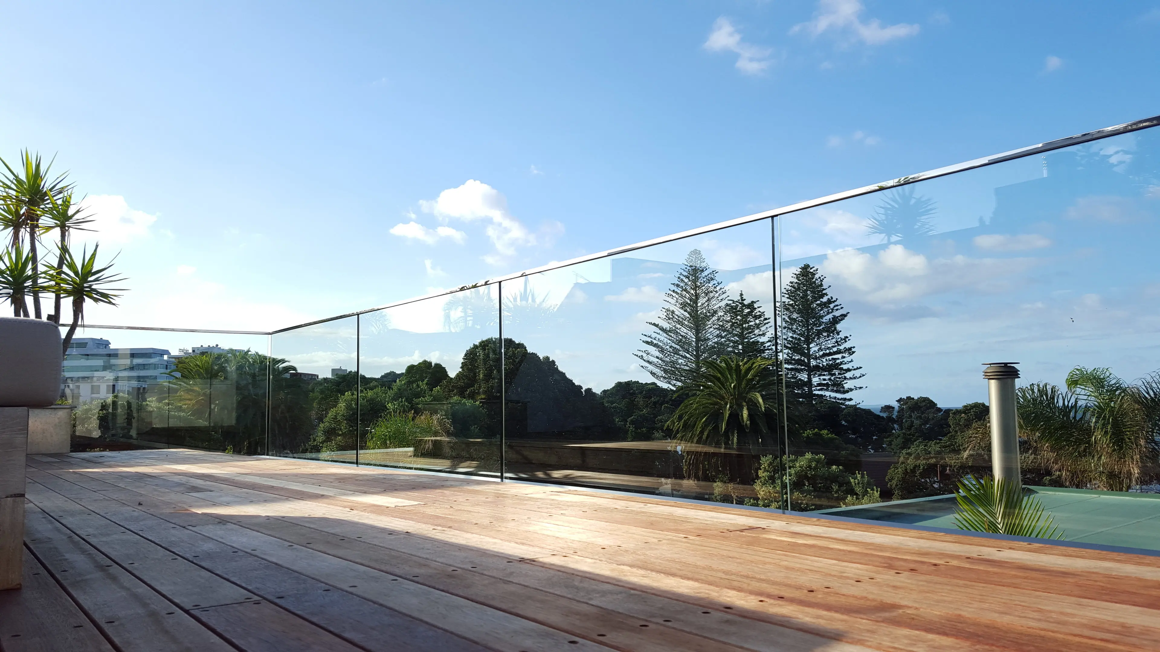glass handrail.jpg