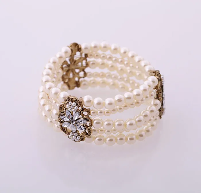 

sl0042 Qingdao Kiss Me Resin Five Chains Elegance White Imitation Pearl Fashion Charm Bracelets