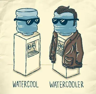 Пить воду мем. Шутки про бутылку. Мемы про воду.