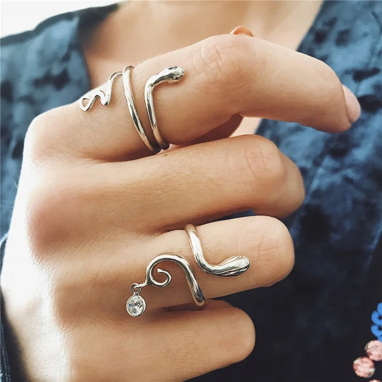 

Creative Unique Snake Rings for Women Retro Fashion Cobra Rings Inlaid Zircon Punk Party Jewelry Wholesale Gifts