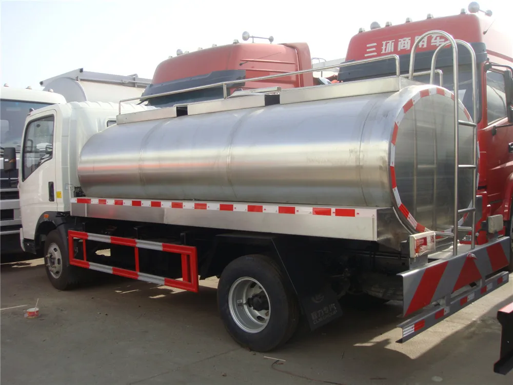 Diesel Small Howo Fresh Milk Carrying Tanker Truck 3000 Liters For Sale