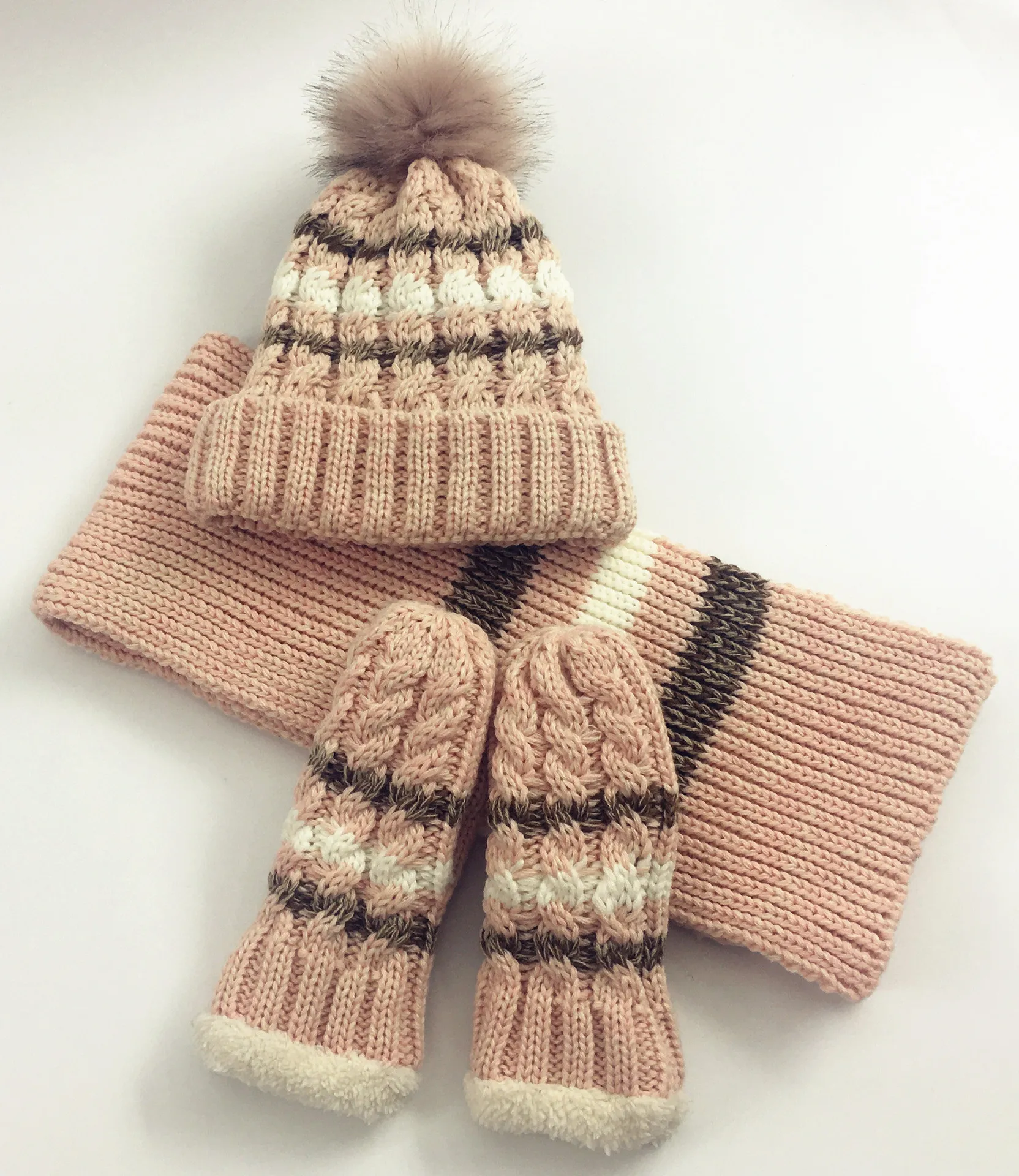 畅销批发冬季保暖 f/w 保暖帽子和围巾连指手套套装 pom poms 针织
