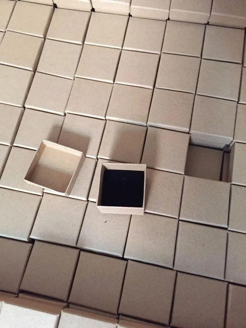 各种尺寸的盒子白色牛皮纸吊坠手镯戒指首饰套装盒批发