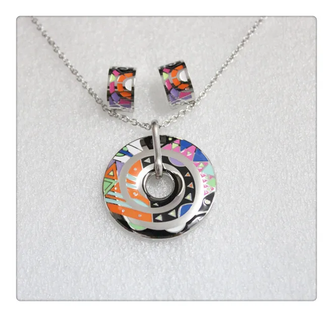 

Wholesale 2021 Silver Round Shape Women Men Stainless Steel Enamel Pendant african Jewelry Sets DES036