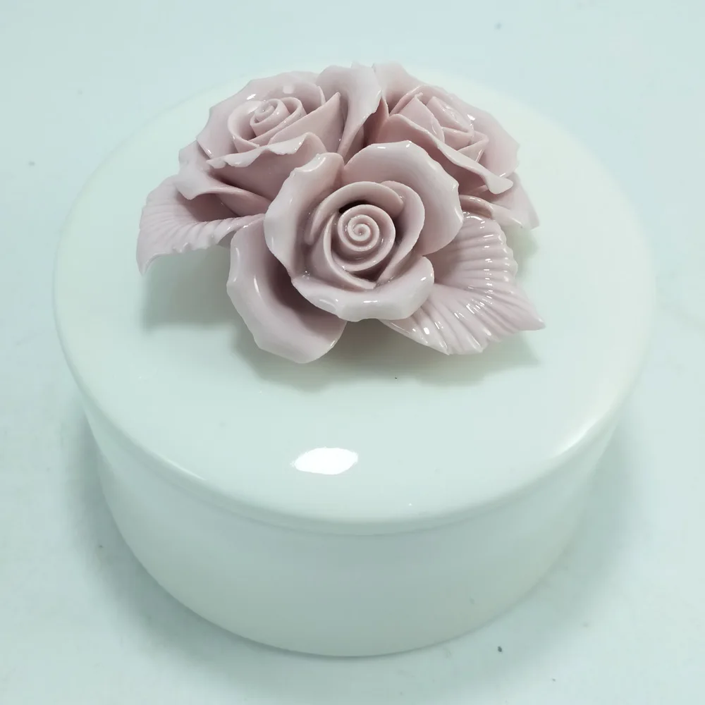 

Mini portable bracelet jewelry ceramic gift box with pink flower cover