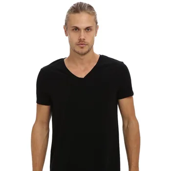 camiseta negra cuello v hombre