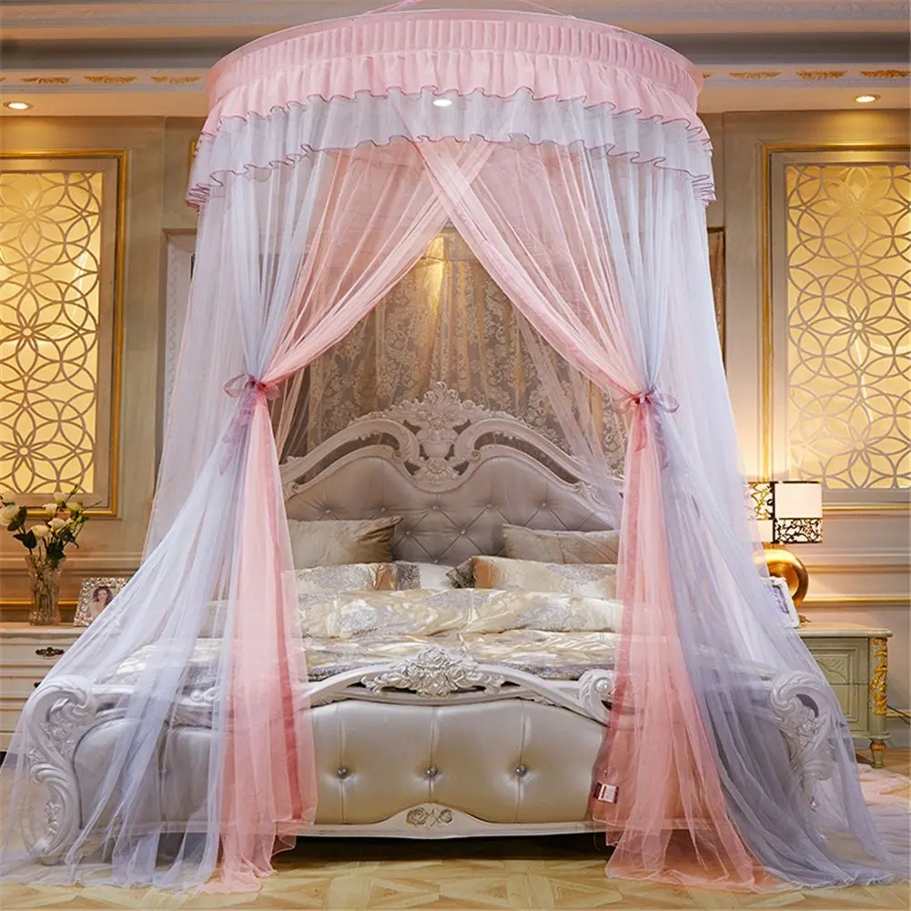 Роскошная кровать с балдахином