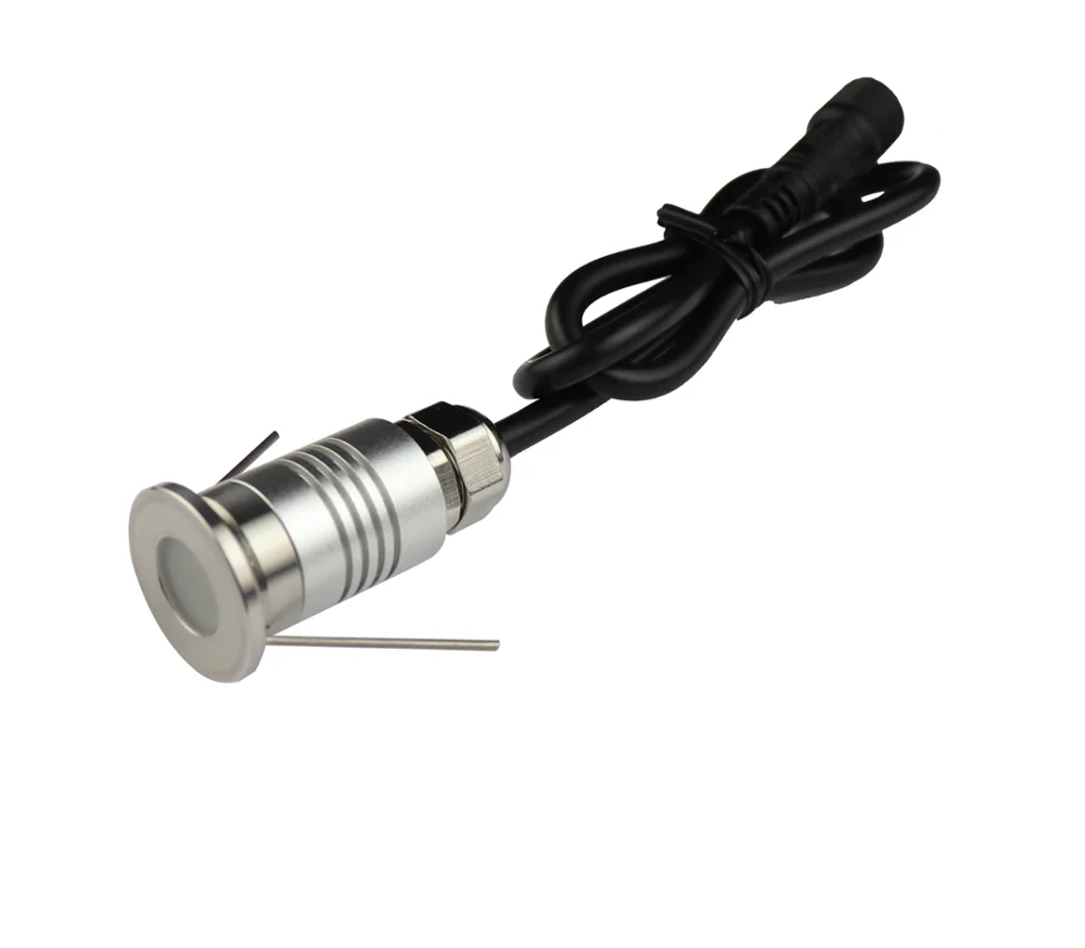 Короткое платье задралось. Девочки в коротких платьях. Carries девушка. Девушки с пробкой на улице. Девушки в метро.