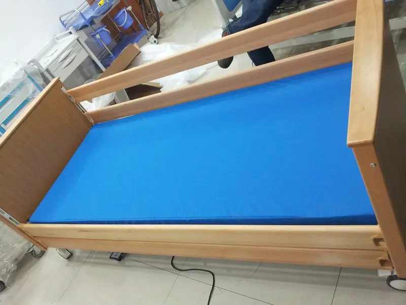 Luxury electric nursing home care family used bed