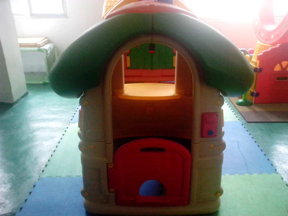 cute outdoor playhouses