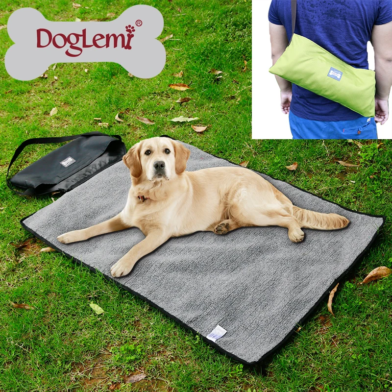 

Outdoor Portable Roll in Pet Blanket with Bag,Travel dog mat blanket, Black, green
