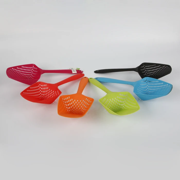 plastic spaghetti strainer