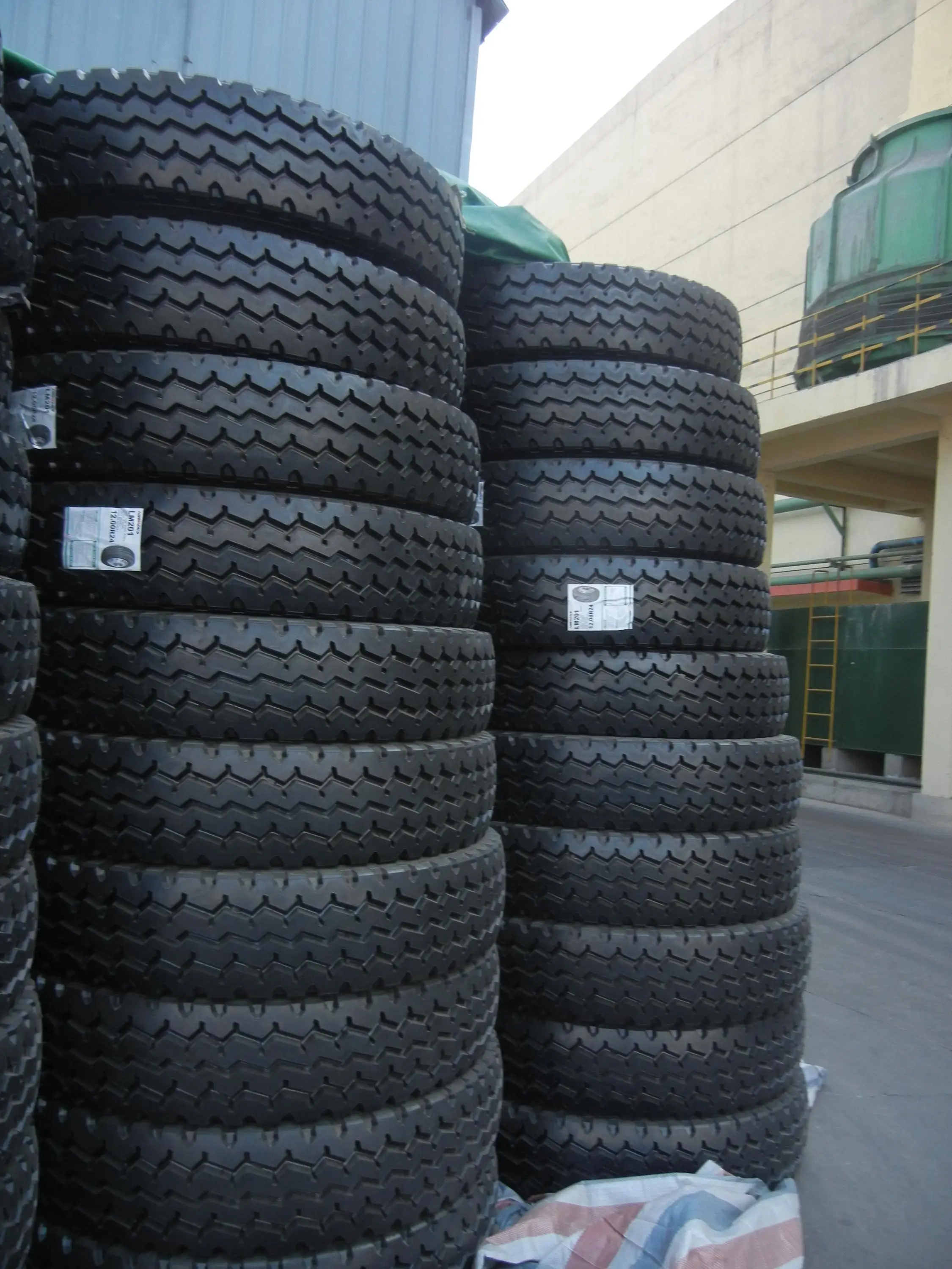 longmarch factory 295/80r22.5 9r22.5 tubless radial truck tyre