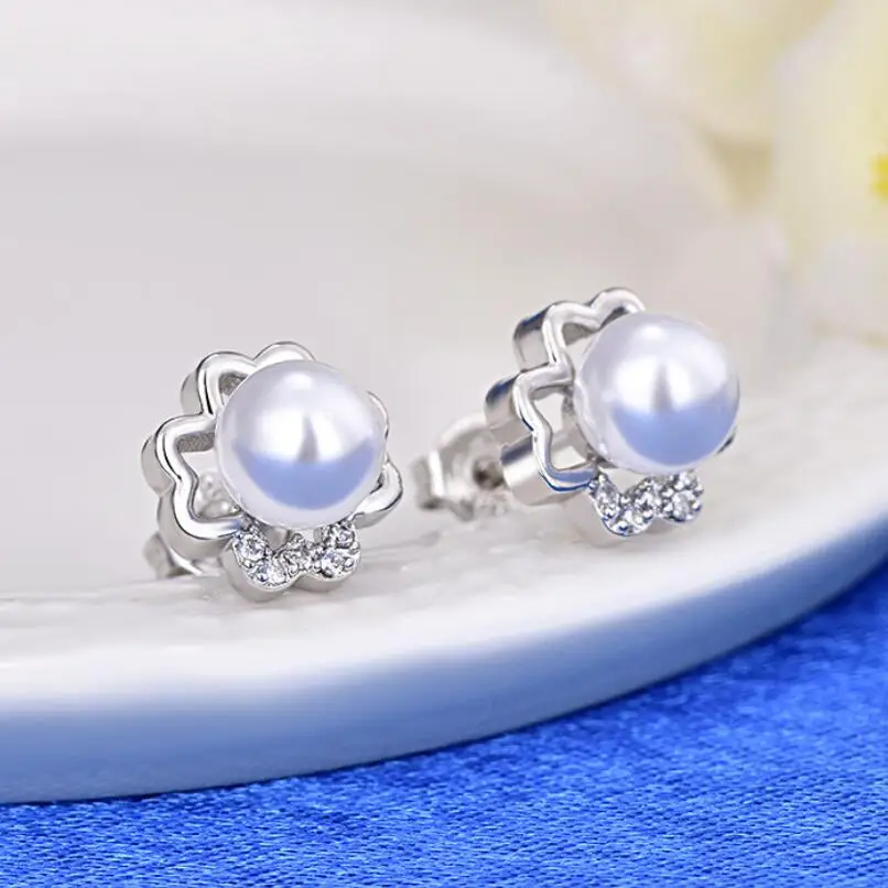 

Korean temperament personality white pearl four-leaf clover earring female style