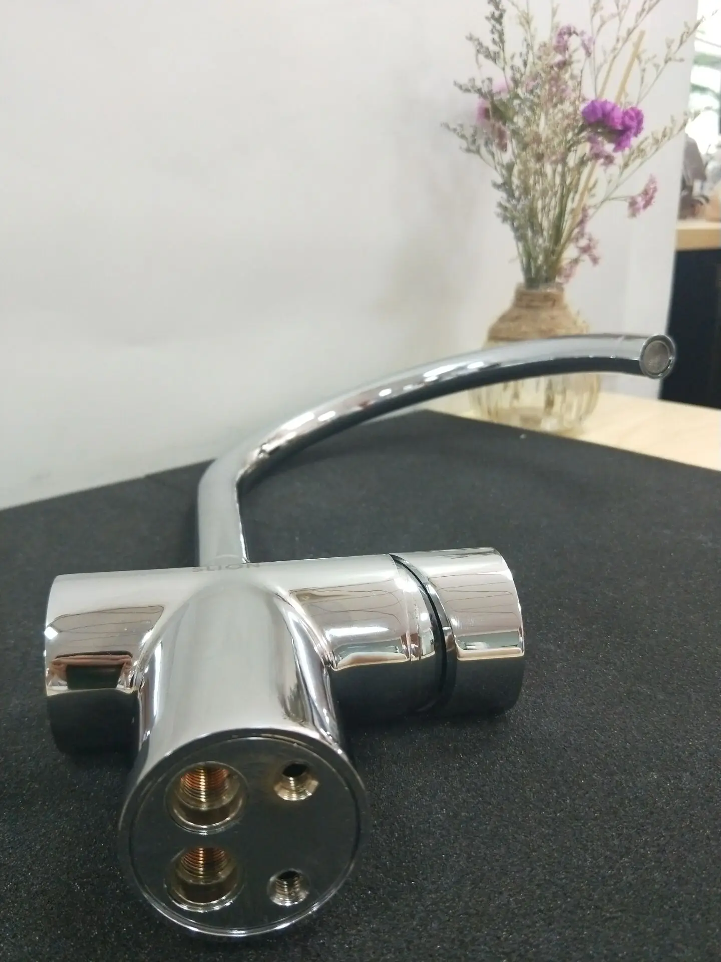 High quality luxury hot sale new deck mounted prevent ironing with singer lever brass chrome sink faucet taps