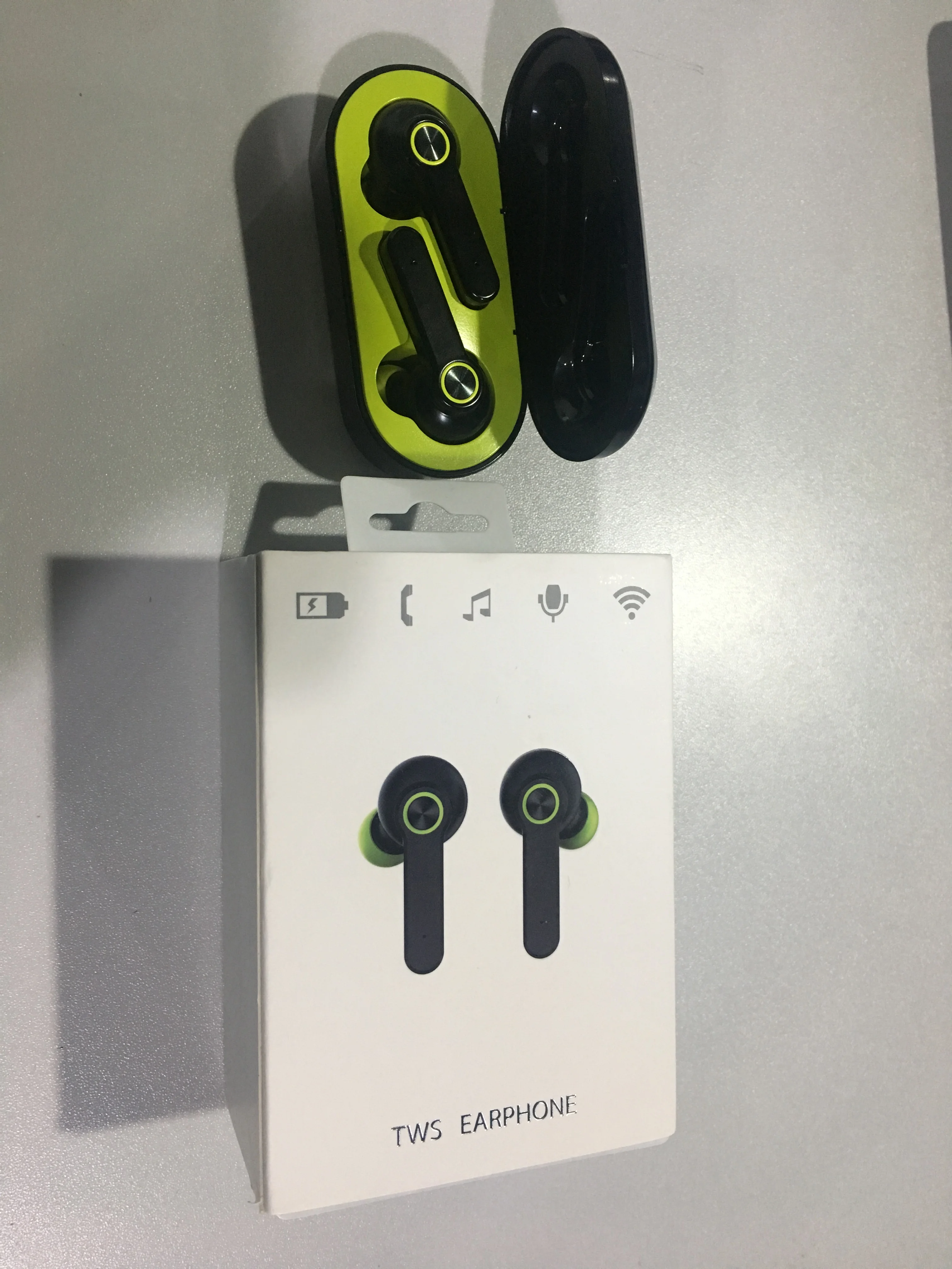 newest design tws earbuds with csr64110 chipset power bank