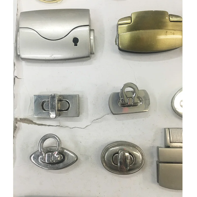 metal twist lock for handbag/purse.JPG